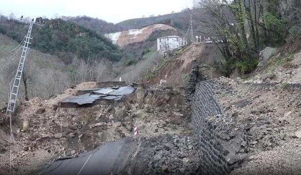 Ordu'da heyelan: İstinat duvarı yıkıldı, yol &ccedil;&ouml;kt&uuml;