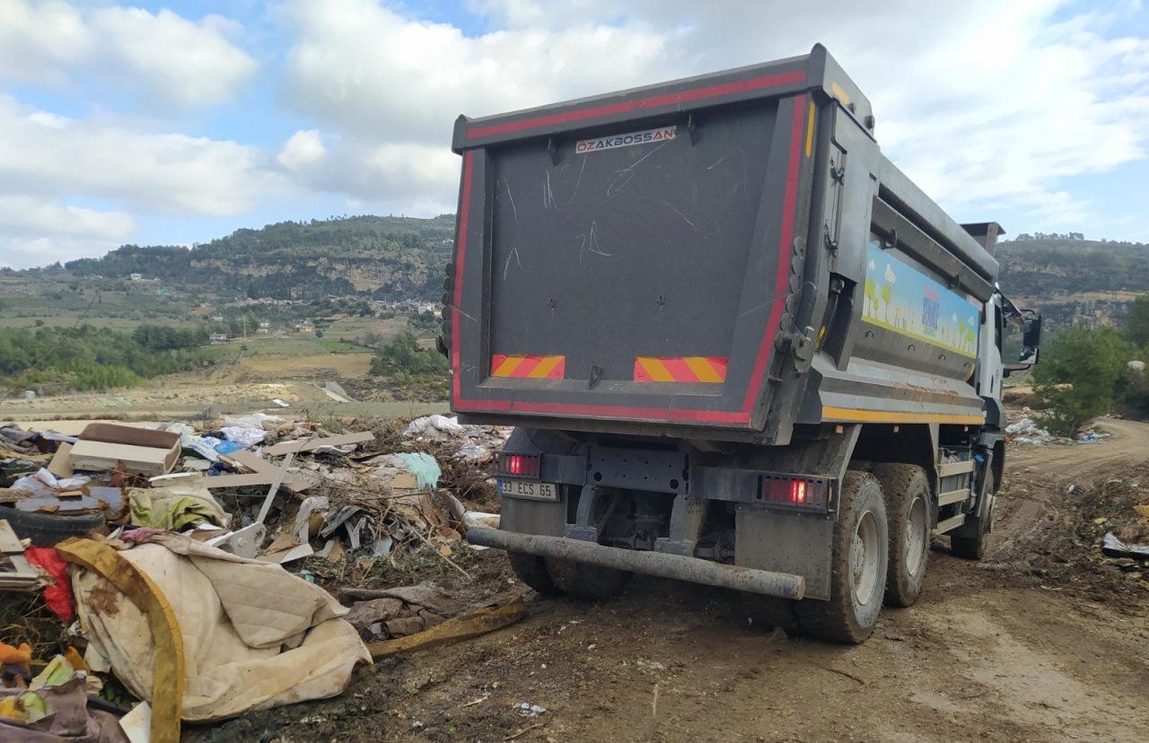 Ormanlık alana atık döken Mersin Yenişehir Belediyesine 4,6 milyon liralık ceza kesildi.