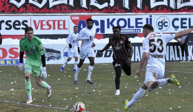 S&uuml;per Lig i&ccedil;in geri sayım başladı! Deplasmanda 3-0 kazanarak seriyi 11 ma&ccedil;a &ccedil;ıkardılar