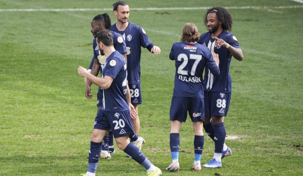 Yarım saatte 4-0 yaptılar! 1. Lig ekibi sahasında 5-0 kazandı