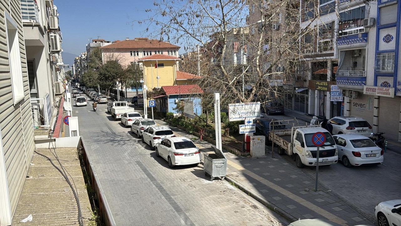 Manisa'da 3,9 büyüklüğünde deprem meydana geldi.