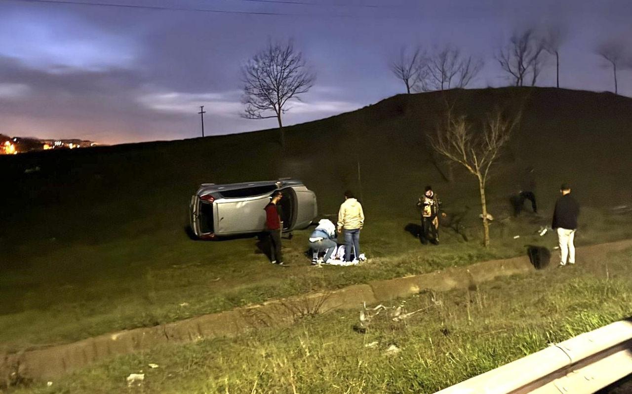 Şarampole yuvarlanan araç.