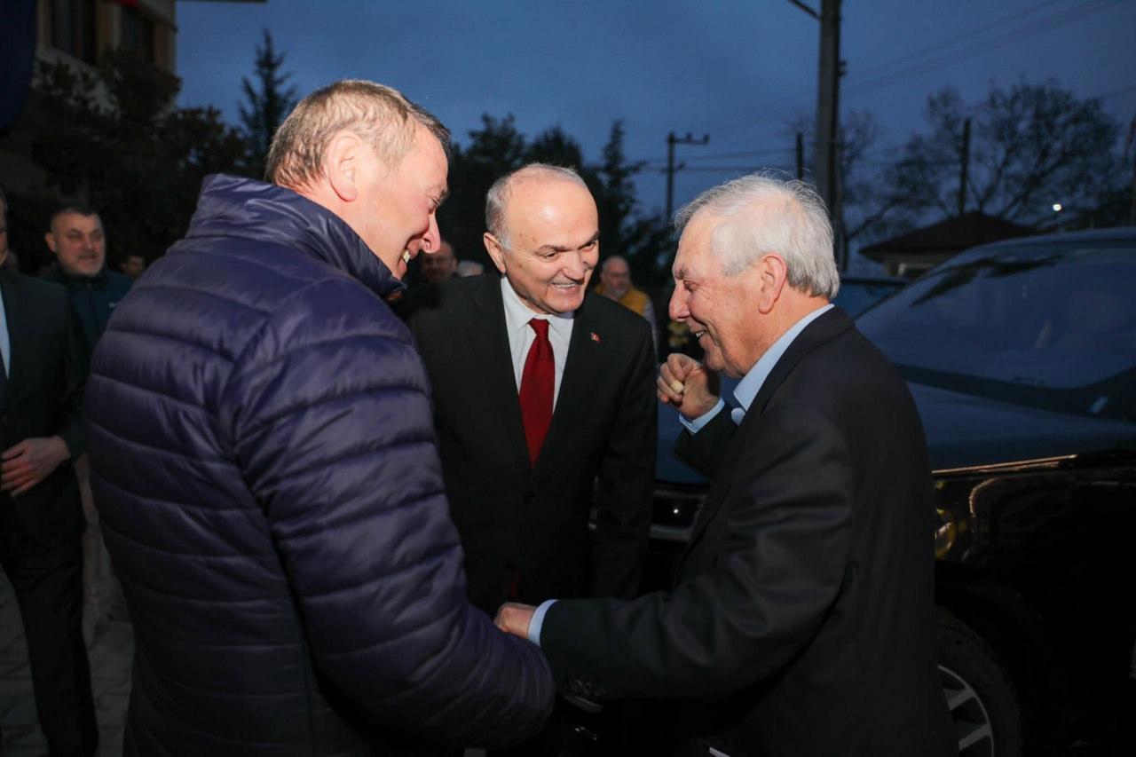 Aziz Yıldırım iftar yemeği için Düzce'deydi.