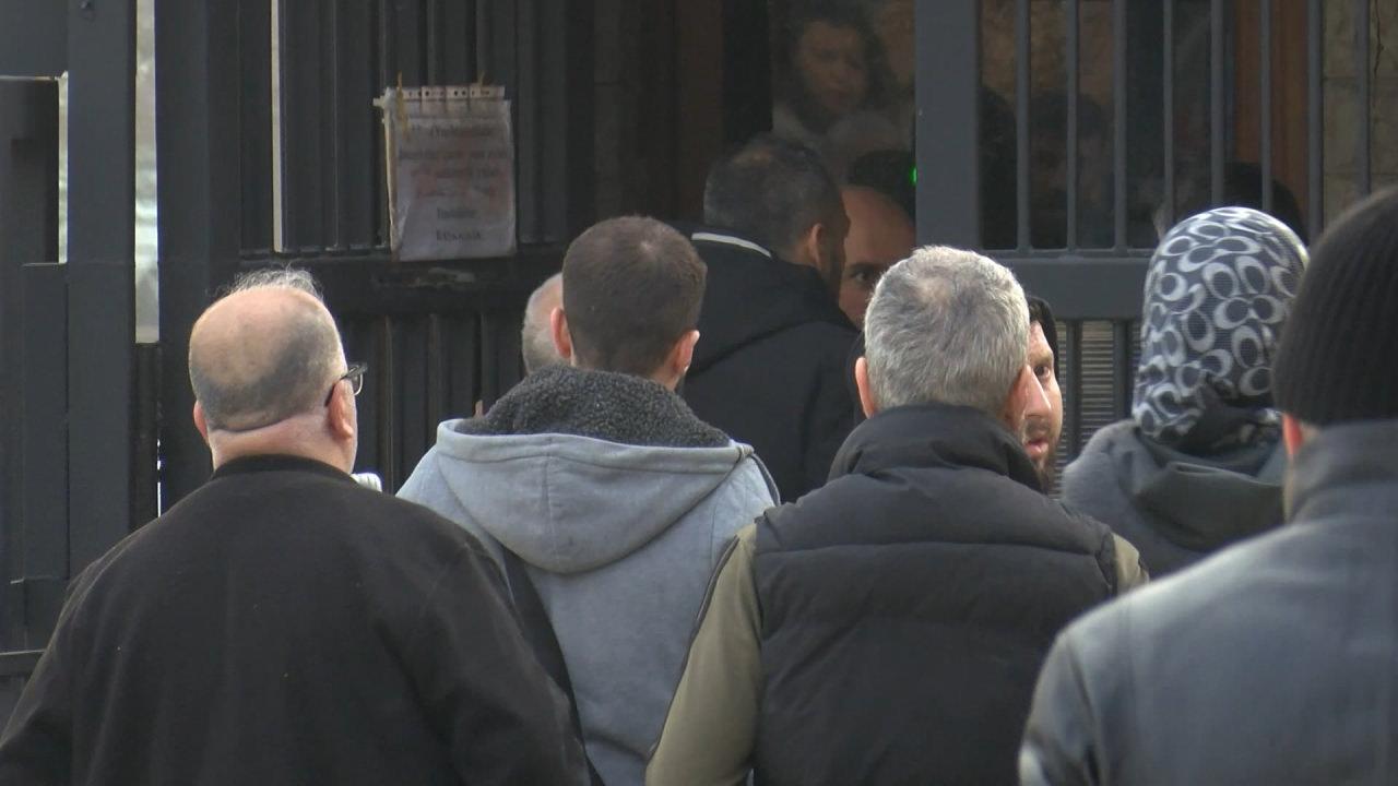 Çekmeköy'de okulda bıçaklanarak öldürülen öğretmenin cenazesi Adli Tıp Kurumundan alındı