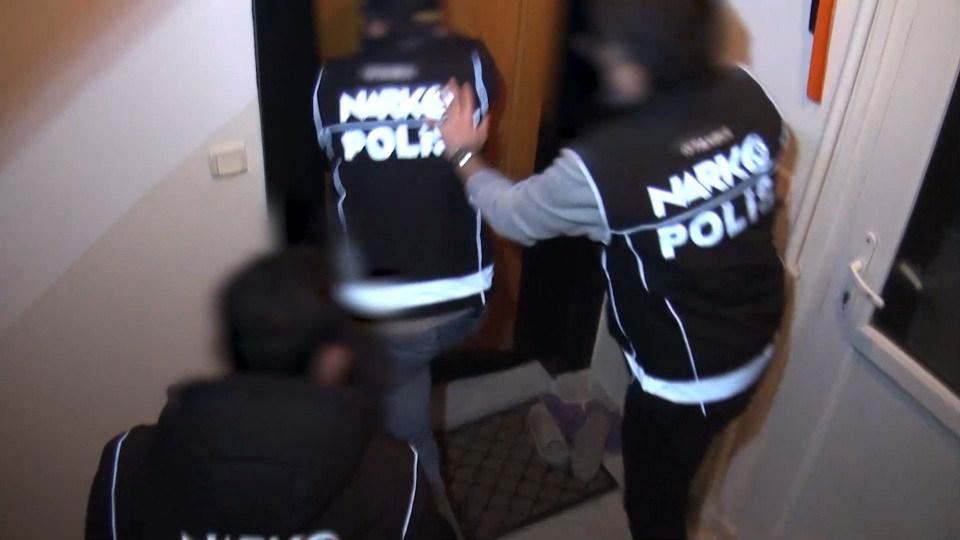 Operasyonda tespit edilen adreslere baskınlar yapıldı. 