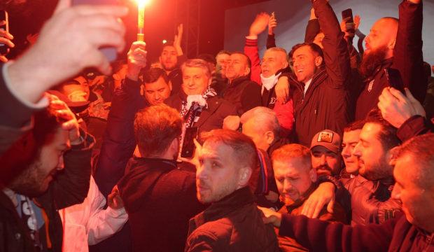 Beşiktaş 123 yaşında! Serdal Adalı taraftarlarla iftar yaptı: Camiaya seslendi