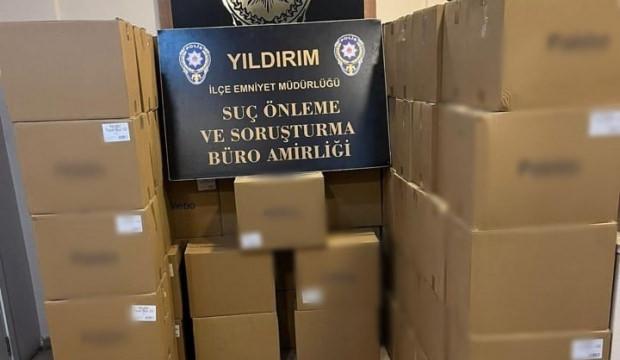 Bursa'da 460 kilo ka&ccedil;ak t&uuml;t&uuml;n ile 310 bin makaron ele ge&ccedil;irildi; 2 g&ouml;zaltı