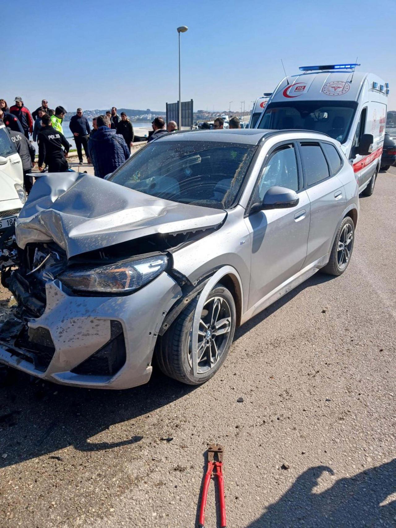 Kaza yerine çok sayıda ekip sevk edildi. 