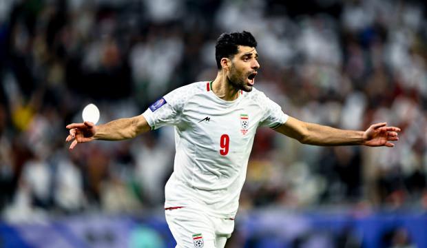 D&uuml;nyaca &uuml;nl&uuml; futbolcu savaşa katılacak! Orduya girmek istediğini iletti