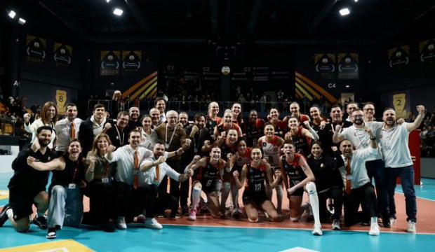 Eczacıbaşı Dynavit Kupa Voley'de yarı finale y&uuml;kseldi