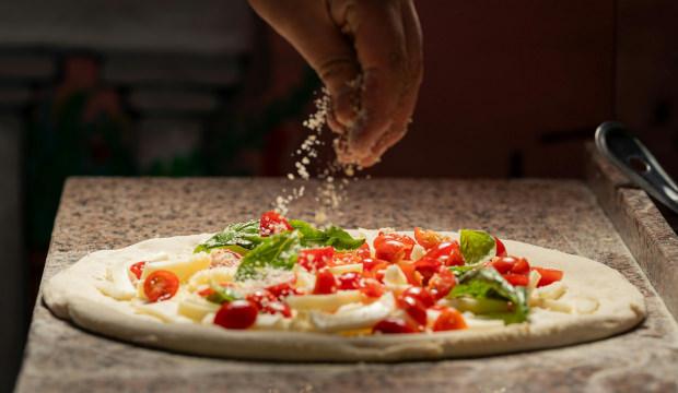 Evde kolay pizza hamuru tarifi