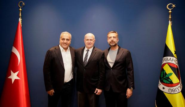 Fenerbah&ccedil;e'de s&uuml;rpriz g&ouml;revlendirme! Kul&uuml;p efsanesi geri d&ouml;nd&uuml;