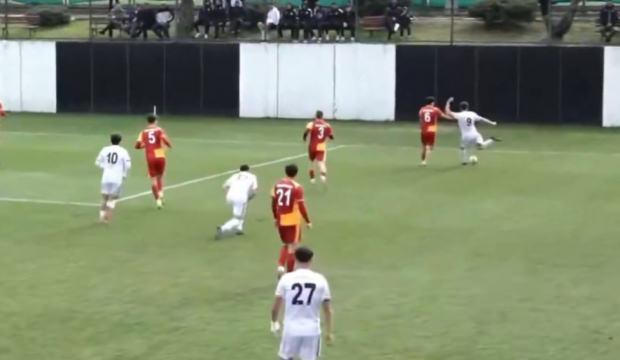 Gen&ccedil; oyuncudan derbide muhteşem gol! Sosyal medyada g&uuml;ndem oldu