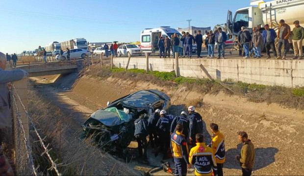 Hafriyat kamyonuyla &ccedil;arpışıp kanala u&ccedil;an otomobilin s&uuml;r&uuml;c&uuml;s&uuml; &ouml;ld&uuml;