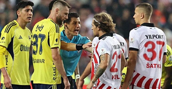 Fenerbahçe ile Samsunspor arasında Süper Lig'in ilk yarısında oynanan karşılaşma