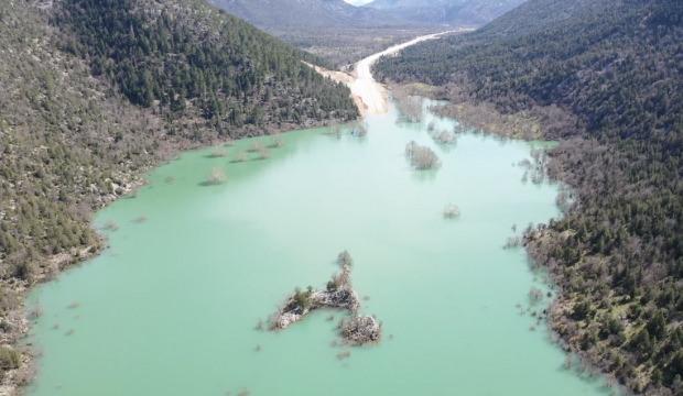 İki şehri birbirine bağlıyordu: Kara yolunun 4 kilometresi g&ouml;l oldu! G&uuml;nlerdir ulaşım yok
