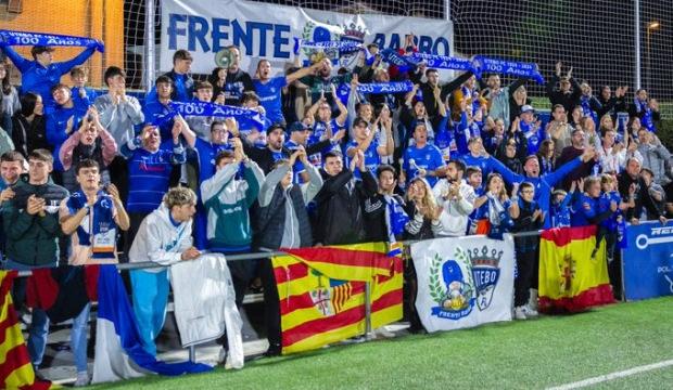 Kaleciyi &ccedil;ıkarıp orta saha oyuna aldı! 10 dakikada 2-0'dan d&ouml;nd&uuml;ler