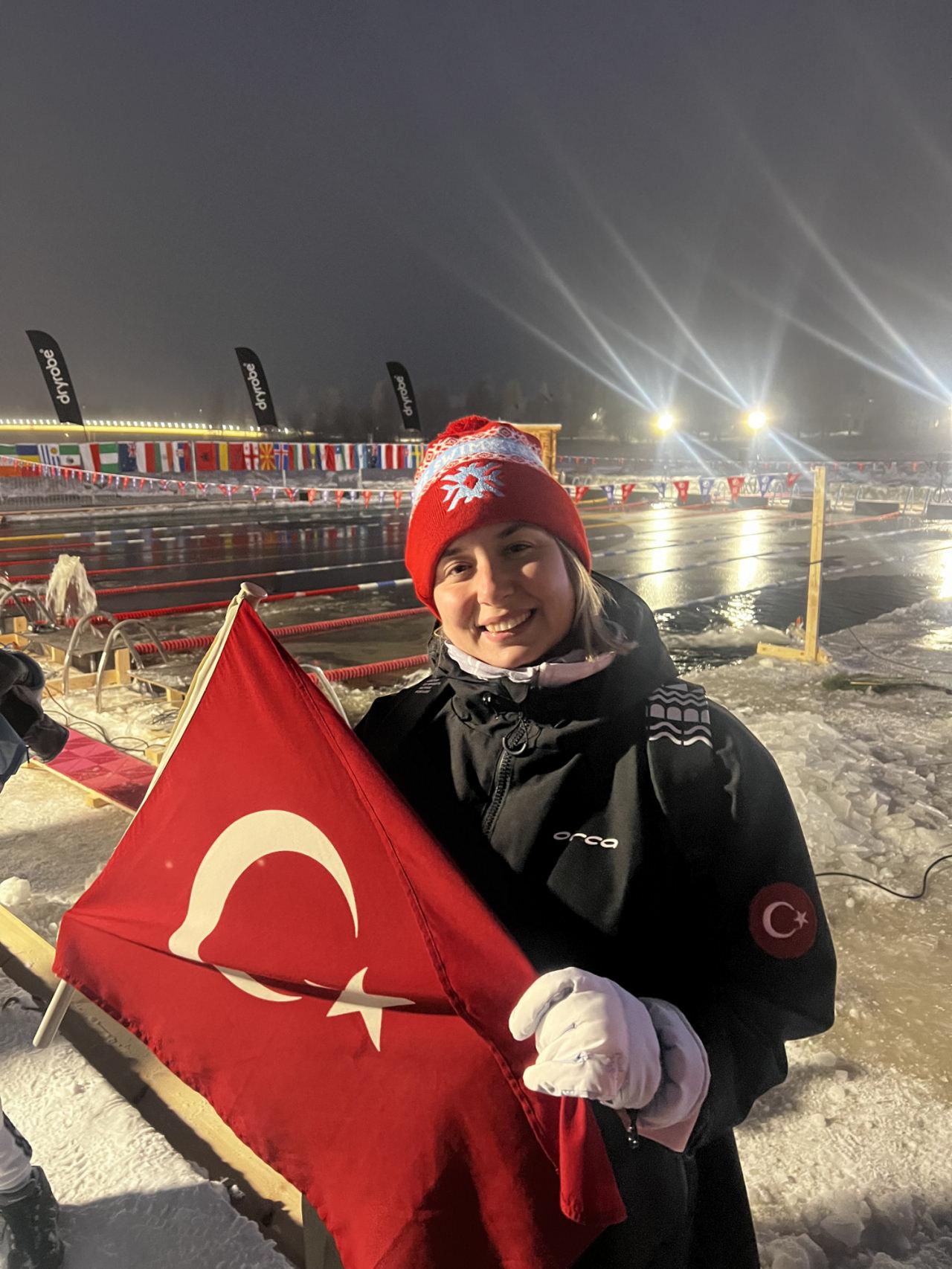 Ultra maraton yüzücüsü Bengisu Avcı, Finlandiya'da düzenlenen 2026 Dünya Kış Yüzme Şampiyonasında 200 metre kurbağalamada 3,07,83'lük dereceyle 30-39 yaş arasında dünya rekoru kırdı.