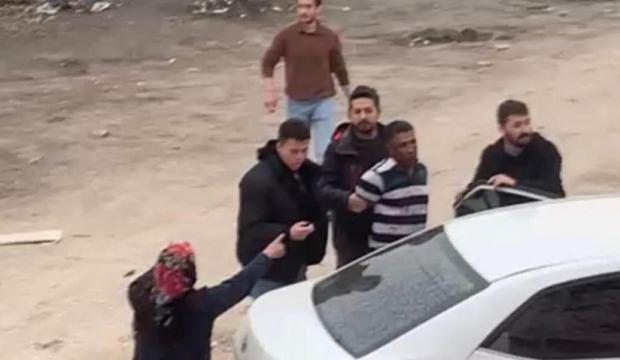 Sakarya'da hareketli dakikalar: Firariyi vermemek i&ccedil;in polise direndiler