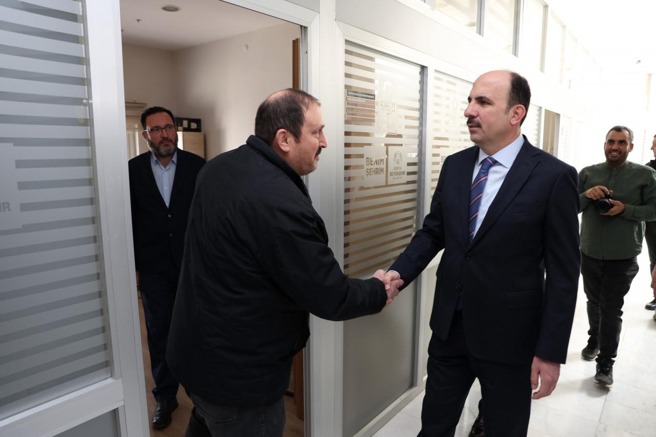 Konya Büyükşehir Belediye Başkanı Uğur İbrahim Altay, belediye çalışanlarını ziyaret etti. 