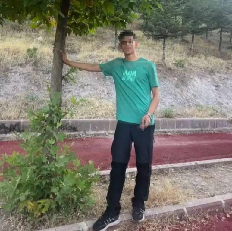 Fatih Acacı'yı 12 bıçak darbesiyle öldüren D.G. (15)