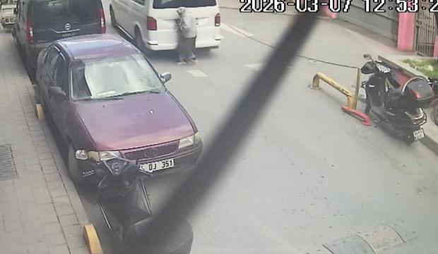 Yaya ge&ccedil;idindeki kadın, geri manevra yapan minib&uuml;s&uuml;n altında kaldı