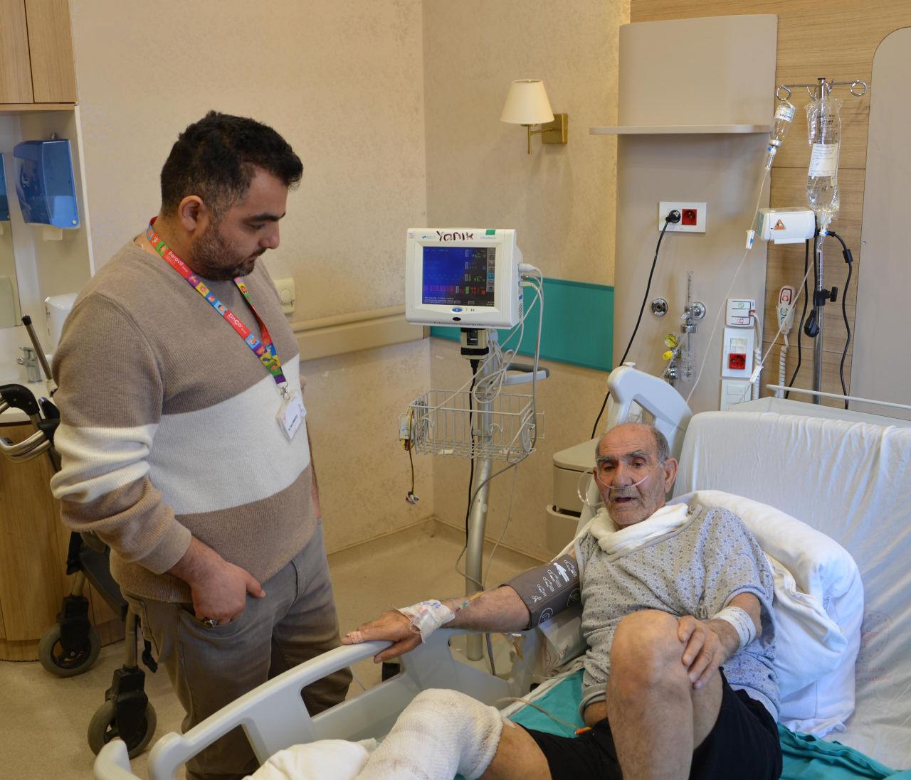 Halis Uca (79), hastanede tedavi görüyor. 