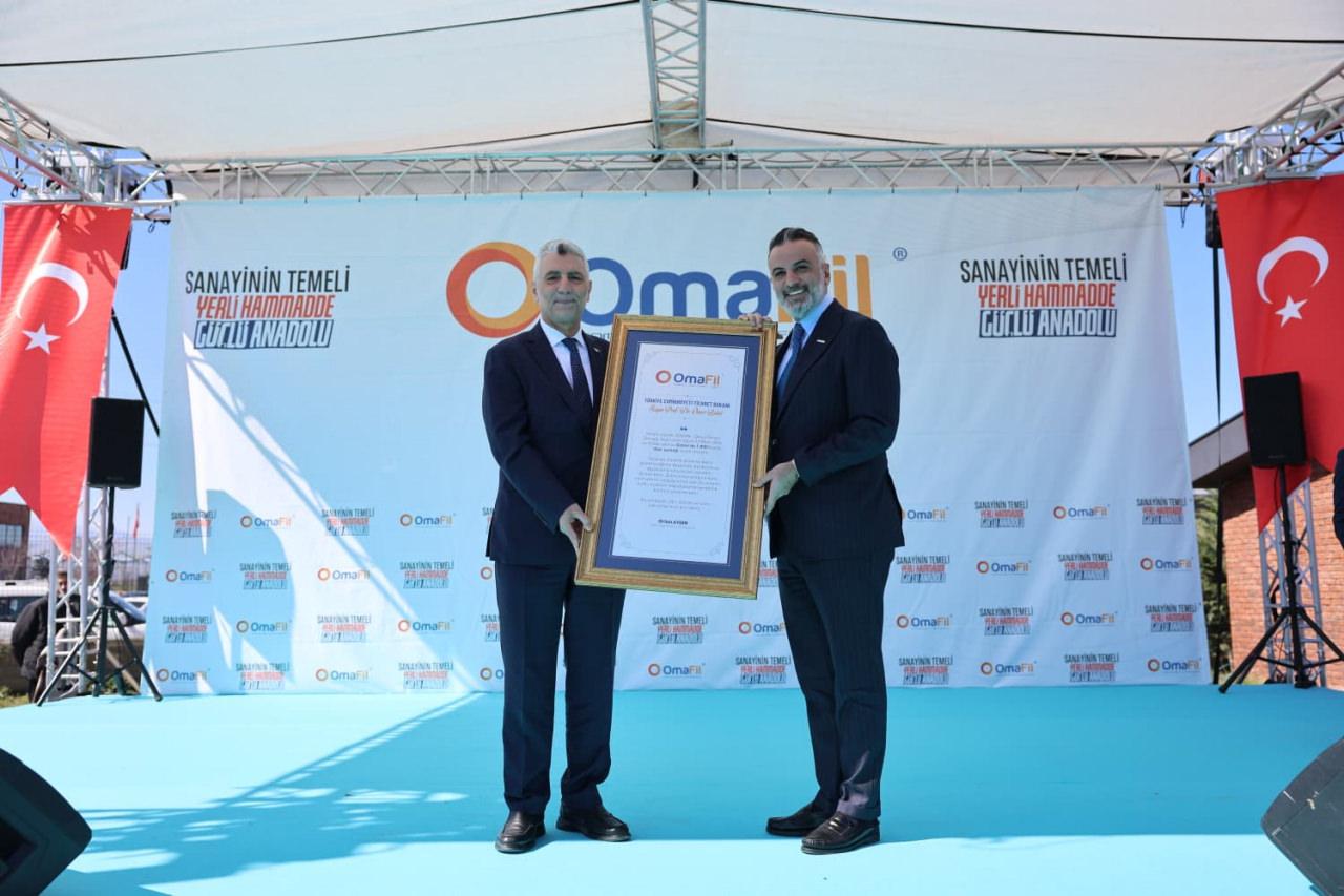 Ticaret Bakanı Ömer Bolat ve ASKON Genel Başkanı ve OMA Polimer A.Ş. Yönetim Kurulu Başkanı Orhan Aydın