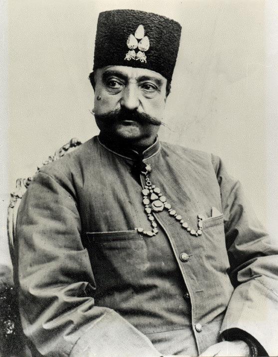 'Eğer dünyada 100 gram akıl varsa, bunun 90 gramı Abdülhamid Han'da, 5 gramı bende, kalan 5 gramı ise diğer dünya liderlerindedir' sözünün sahibi Nasirüddin Şah'ın bir portresi.