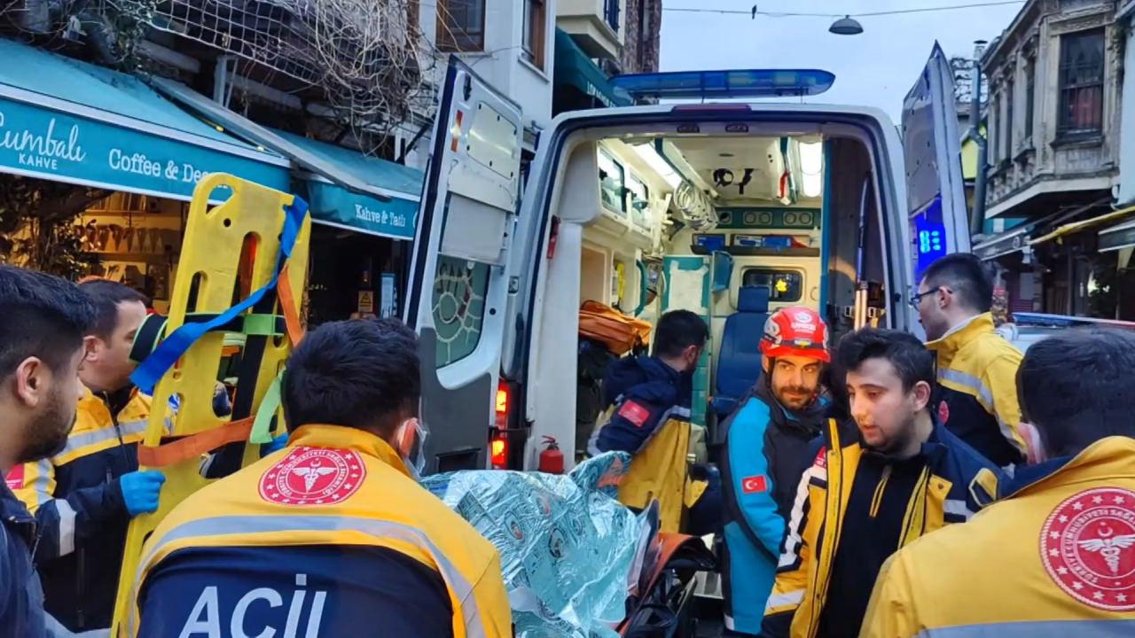 Yaralılar ilk müdahalenin ardından hastaneye kaldırıldı.