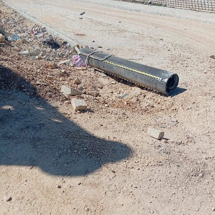 Düşürülen füzenin parçası.