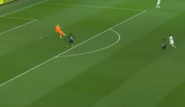 S&uuml;per Lig devinin istediği kaleci Şampiyonlar Ligi'nde takımını yaktı!