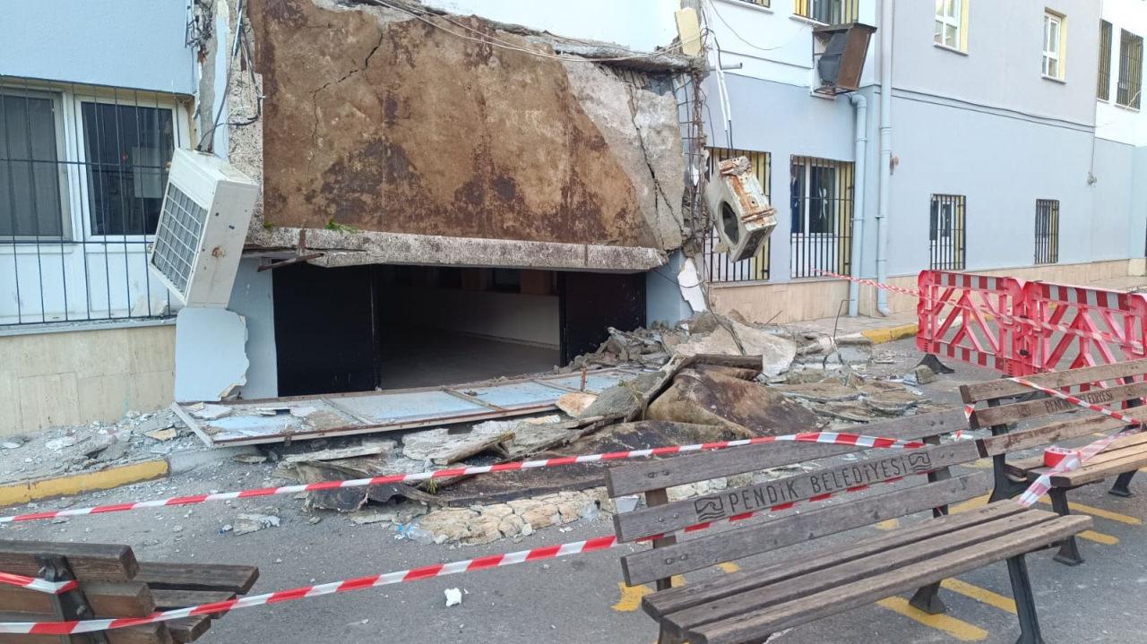 Pendik’te okulun giriş saçağı çöktü