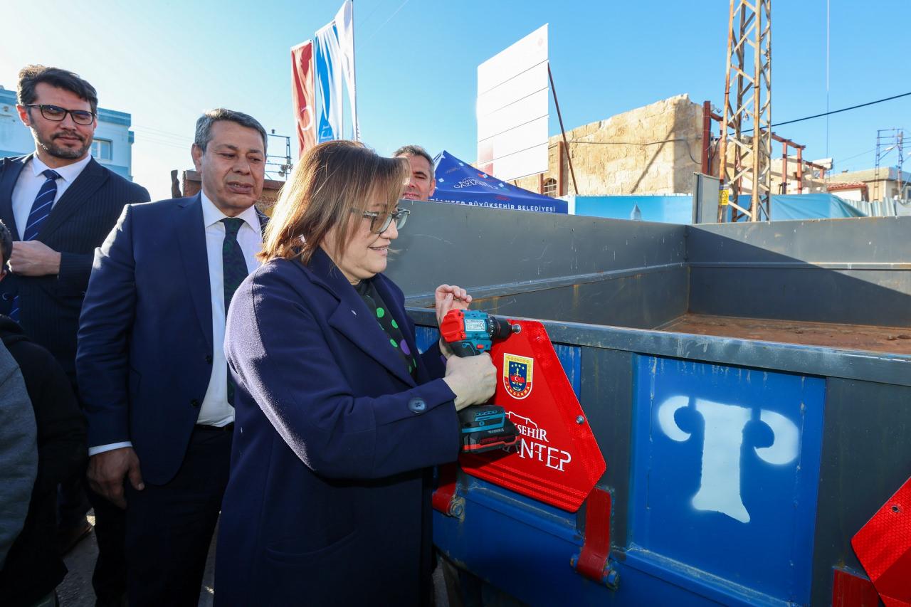 Reflektör Tak, Görünür Ol Projesi hayata geçirildi. 