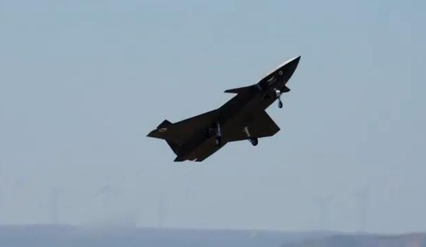 D&uuml;şmanların korkulu r&uuml;yası KIZILELMA'dan g&ouml;vde g&ouml;sterisi