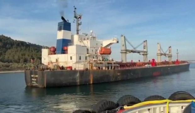 &Ccedil;anakkale Boğazı'nda karaya oturan gemi kurtarıldı