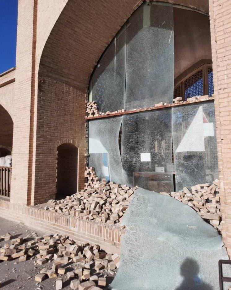 Ali Kapu Sarayı'nın dışından bir görünüm.