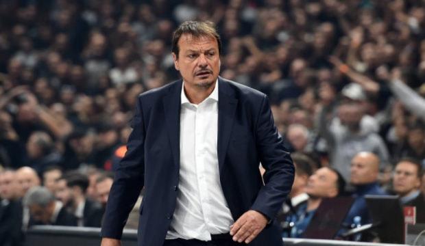 Ergin Ataman mağlubiyet sonrası &ouml;fke patlaması yaşadı! Masaya vurarak toplantıyı terk etti