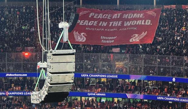 Galatasaray-Liverpool ma&ccedil;ına damga vurdu! İngilizlerden Atat&uuml;rk pankartı