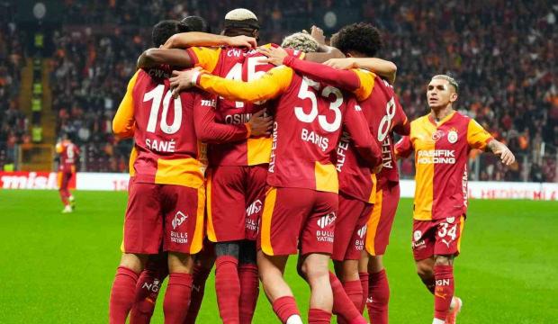 Galatasaray'da Okan Buruk'un değişilmezi Lucas Torreira i&ccedil;in zam kararı!