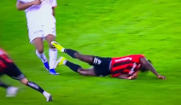 Hakem devam ettirdi: Uyarı VAR'dan geldi! Başkent'te kırmızı kart &ccedil;ıktı