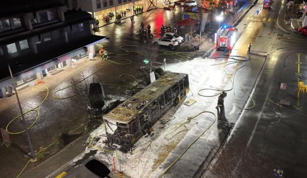 İsvi&ccedil;re'de yolcu otob&uuml;s&uuml; yandı: 6 &ouml;l&uuml;!