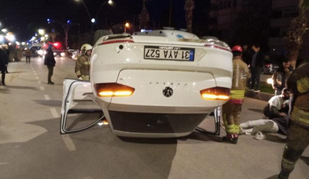 Motosiklete &ccedil;arpan otomobil takla atarak ters d&ouml;nd&uuml;: 2 yaralı