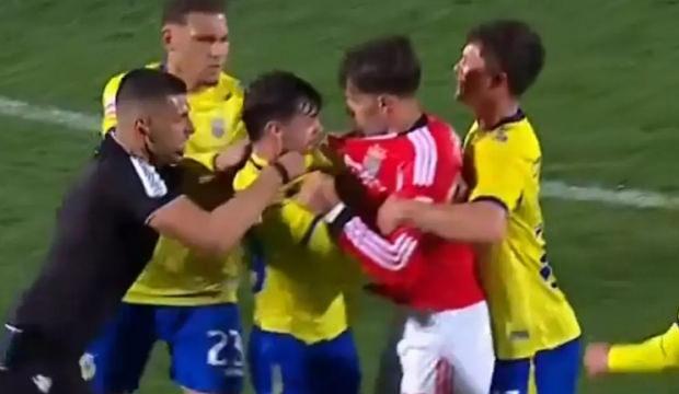 Jose Mourinho'nun Benfica'sı galibiyet gol&uuml;n&uuml; attı! Yer yerinden oynadı: Trib&uuml;n&uuml; yaktılar