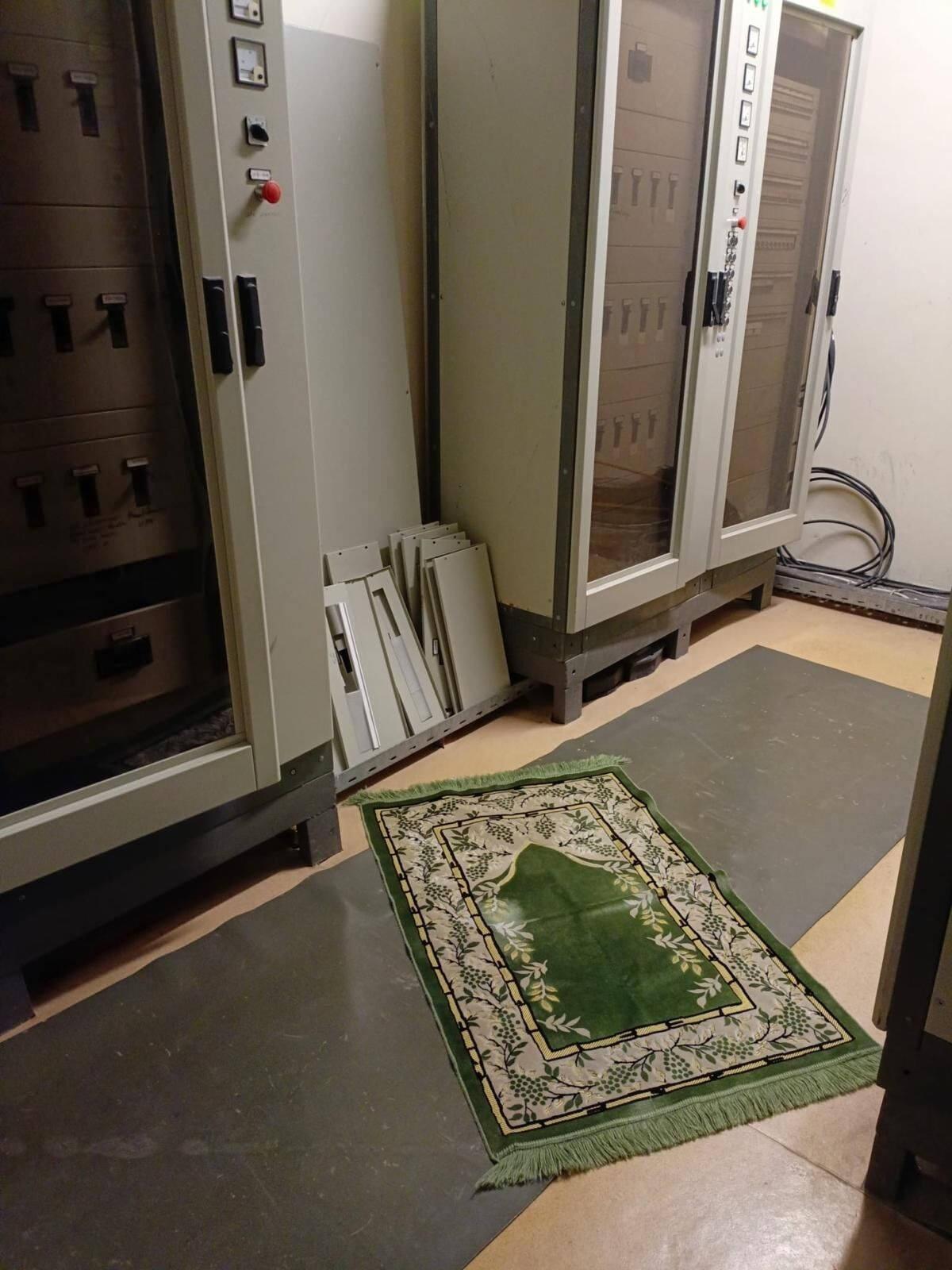 Yeditepe Üniversitesi mescidinin hâli içler acısı