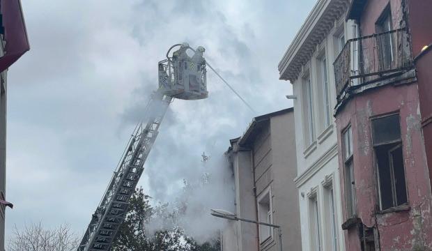 İstanbul haberleri Fatih’te yangın: 1 ölü, 7 yaralı! İstanbul haberleri Fatih’te yangın: 1 ölü, 7 yaralı!