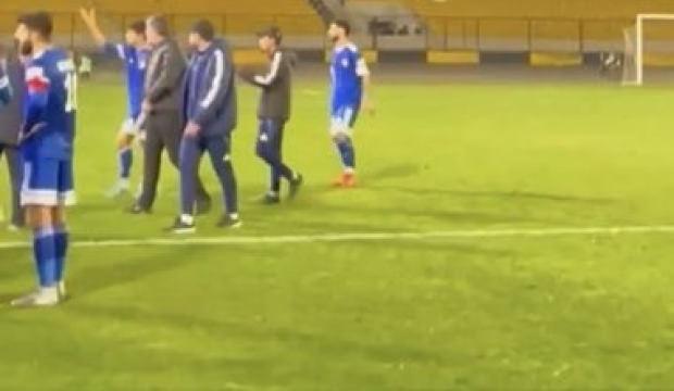 Savaş g&ouml;lgesinde futbol! Ma&ccedil;a 45 dakikalık f&uuml;ze molası