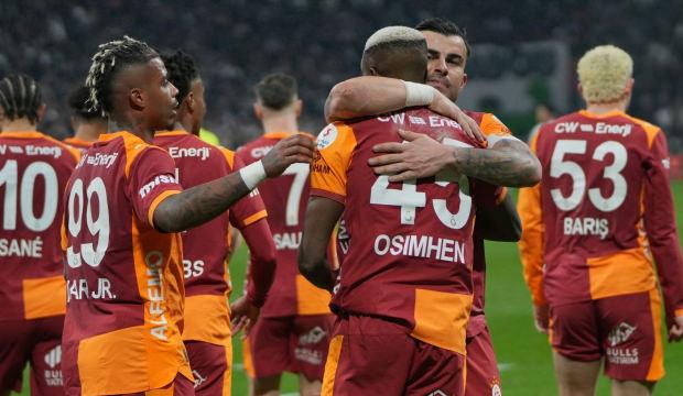 Takım arkadaşından Osimhen'e b&uuml;y&uuml;k &ouml;vg&uuml;: Higuain ve Falcao ile oynadım onun gibisi yok!