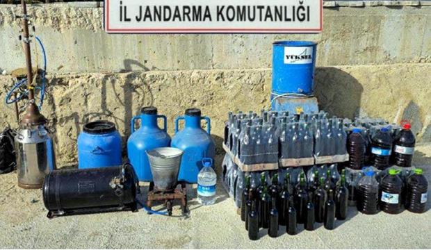 Tekirdağ'da &ccedil;iftlik evinde silah, sahte i&ccedil;ki, uyuşturucu ele ge&ccedil;irildi