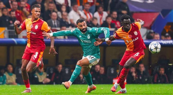 İki takım arasında oynanan söz konusu mücadeleden bir kare